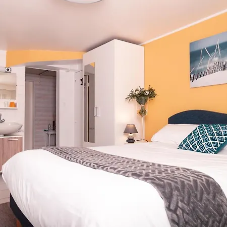 La Girouardiere Bed & Breakfast *