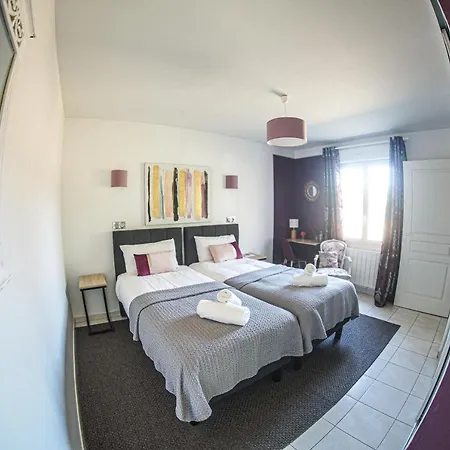 La Girouardiere Bed & Breakfast *