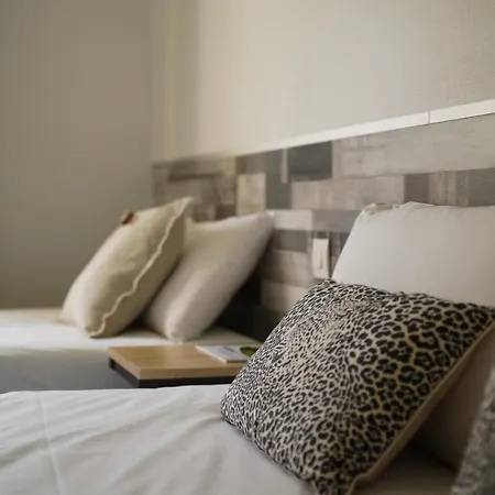 La Girouardiere Bed & Breakfast *