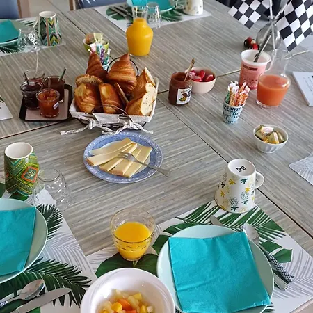 La Girouardiere Bed & Breakfast *