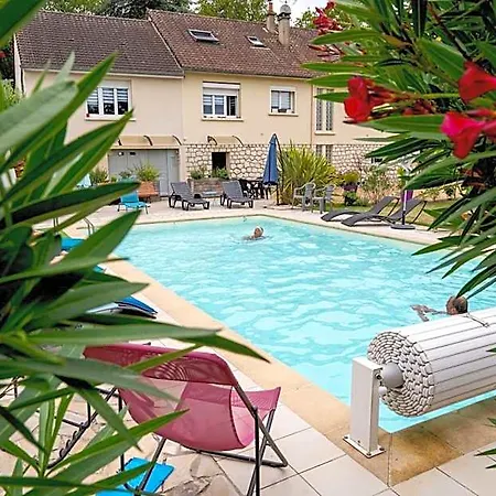 La Girouardiere Bed & Breakfast 4*