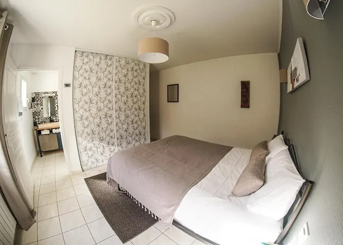 La Girouardière Couette-café 4*